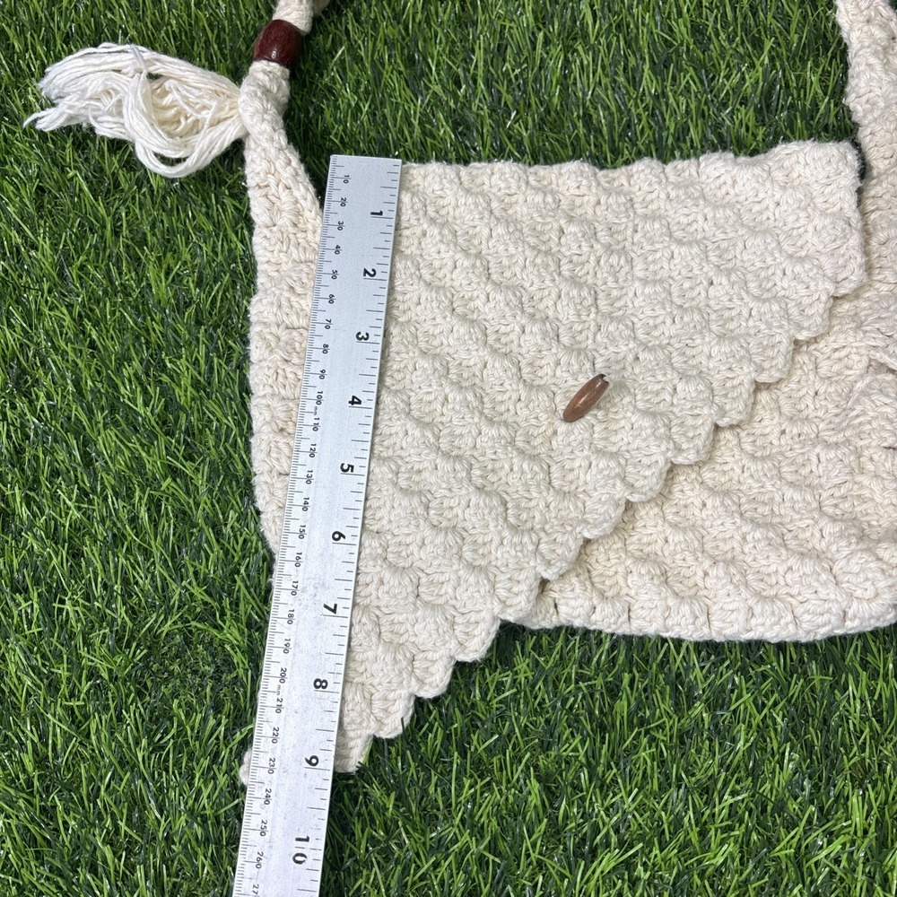 VTG 1970s Handmade Crochet Boho Shoulder Bag Cream Knit Purse Wood Tassel Hippie